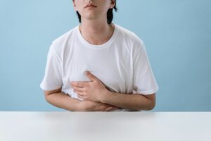 ragazzo con mal di pancia da occlusione intestinale